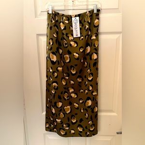 Nuggles olive and leopard skirt. Size XL New.
